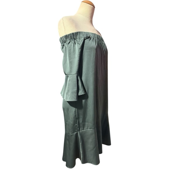 Highline Collective Off Shoulder Bell Sleeve Dress Green XS - Picture 2 of 4